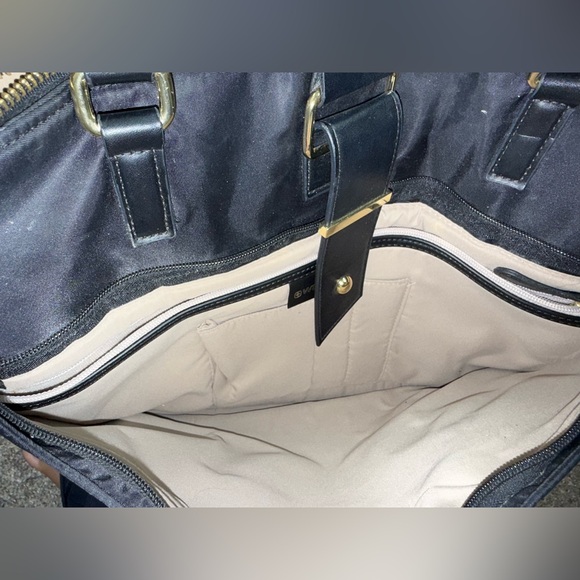 SwissGear Black and Gold Laptop Bag with Versatile Design - Picture 4 of 9